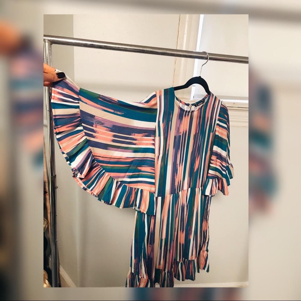 Multi-Color Frill Dress with Wide Arms
